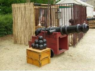 Boulet de canon en pile de 14 pcs, loc soirée corsaire, livraison dans toute la France, Lorient, Vannes